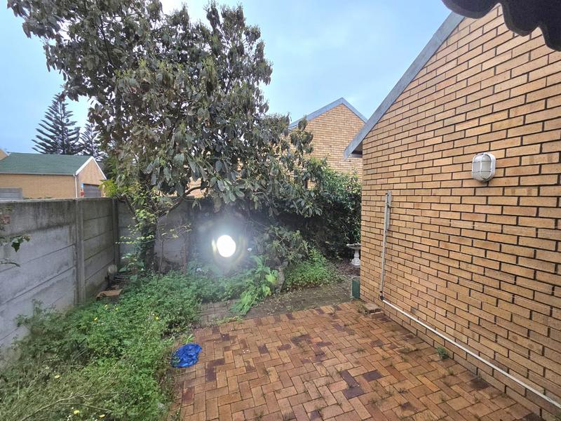 2 Bedroom Property for Sale in Blommendal Western Cape